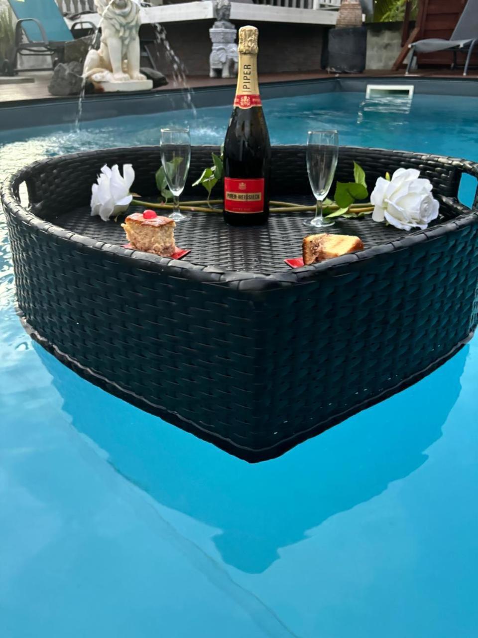 Zannanna F1 De Charme Tout Equipe Le Moule Avec Piscine Exterior photo